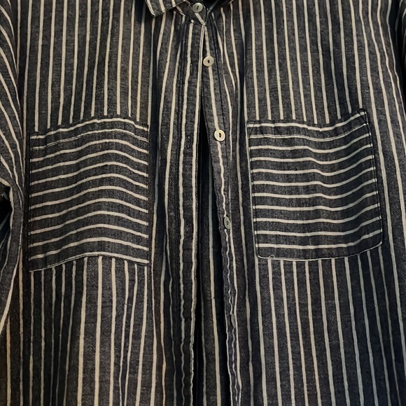 Button up long sleeve by Entro size large - Picture 3 of 3